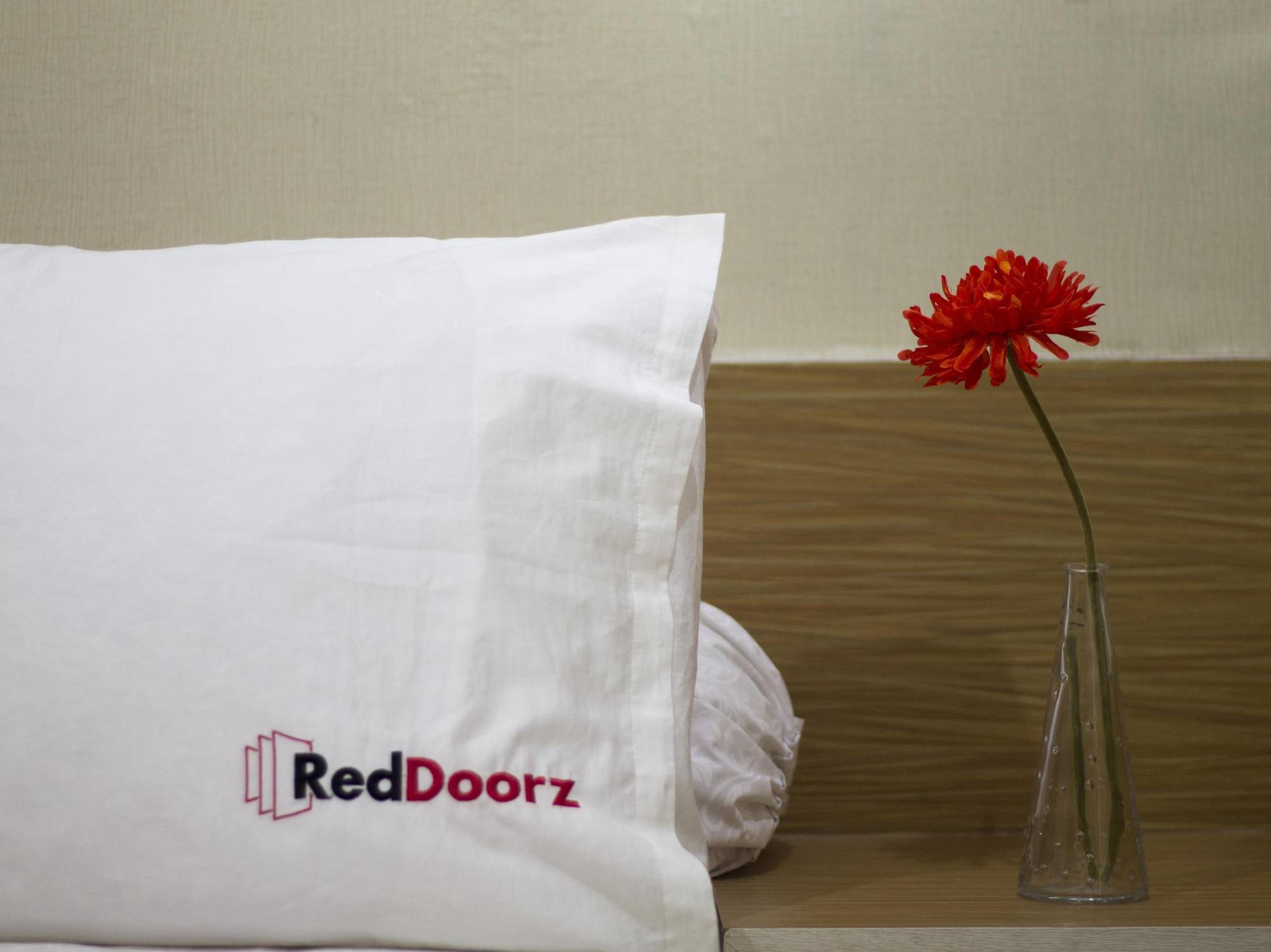 Reddoorz Plus @ Setiabudi Tengah ジャカルタ エクステリア 写真
